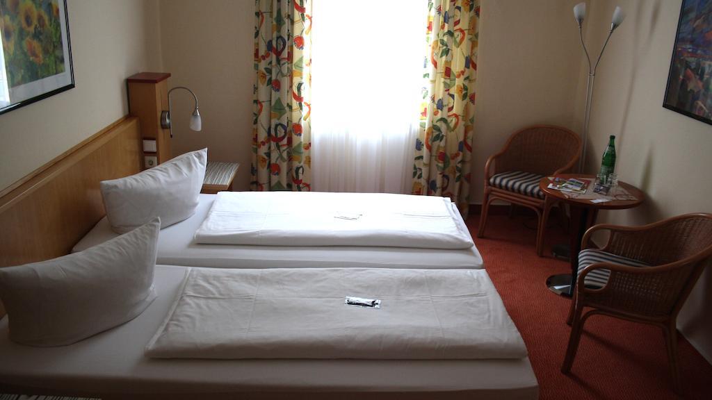 וילינגן Hotel Garni Elegant מראה חיצוני תמונה