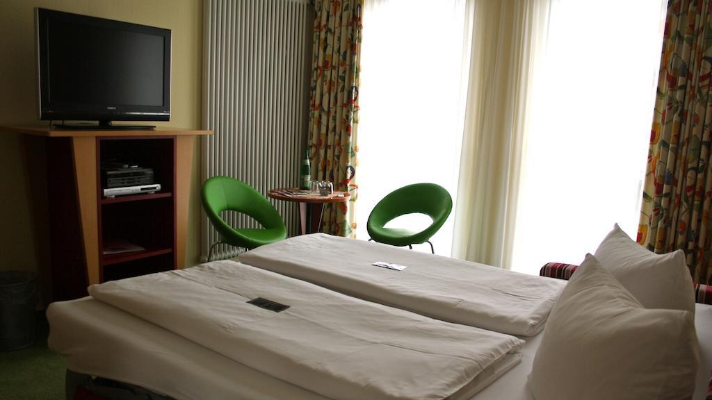 וילינגן Hotel Garni Elegant מראה חיצוני תמונה