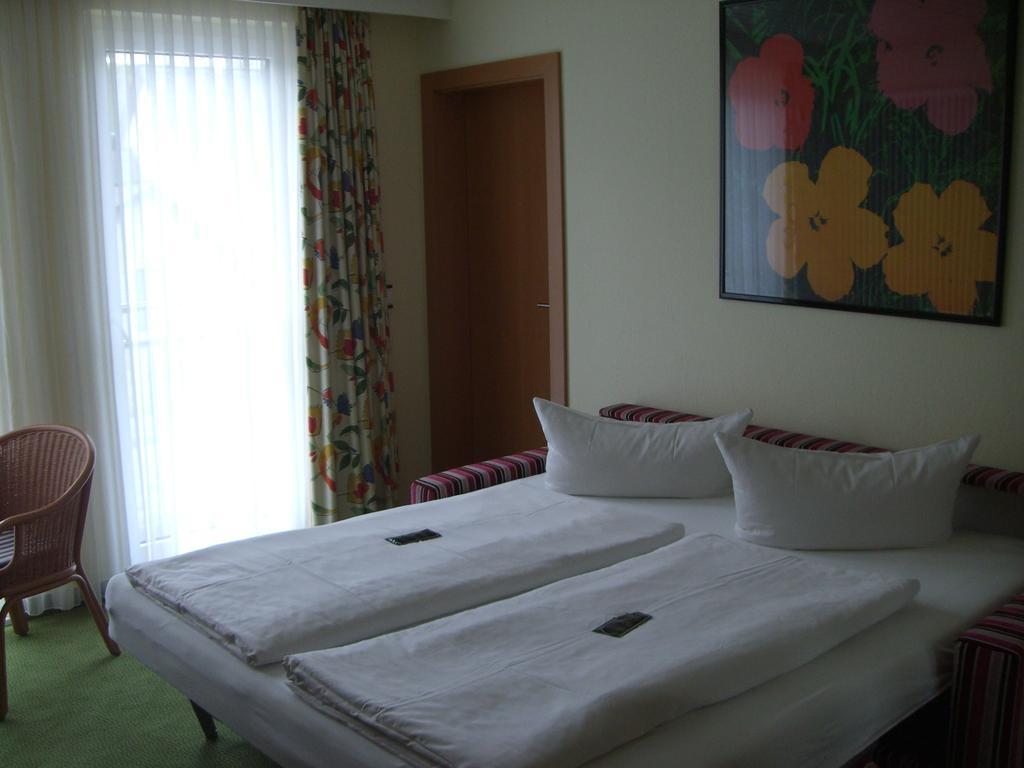 וילינגן Hotel Garni Elegant חדר תמונה