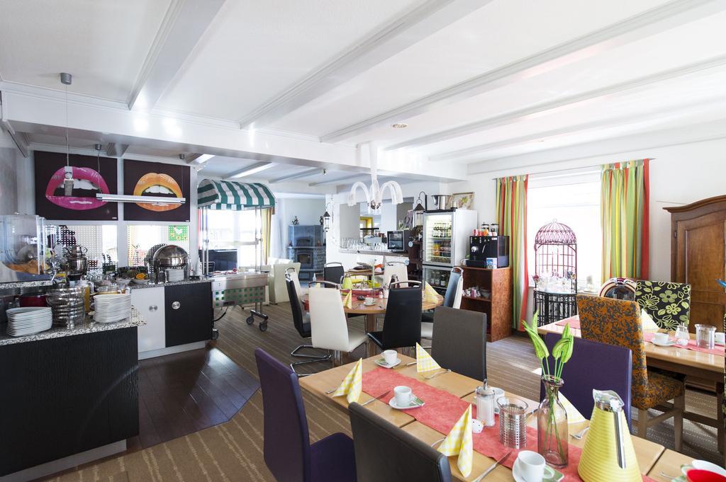 וילינגן Hotel Garni Elegant מראה חיצוני תמונה