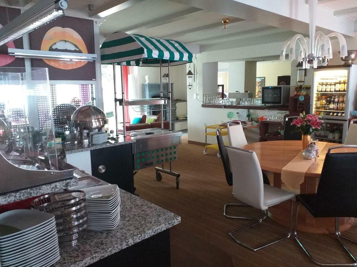וילינגן Hotel Garni Elegant מראה חיצוני תמונה